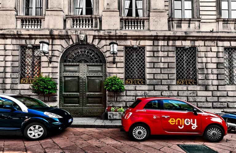 Quali sono le migliori app di car sharing disponibili a Milano 24 auto condivise parcheggiate in strada a milano