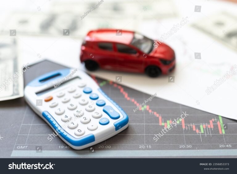 Come posso calcolare le rate del finanziamento per un'auto 28 auto parcheggiata con calcolatrice e penna