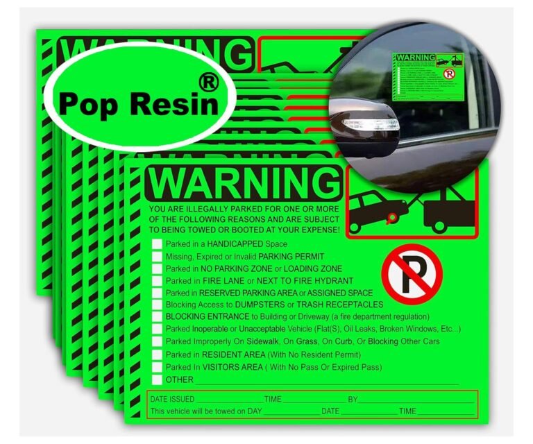 auto parcheggiata con un cartello di scadenza