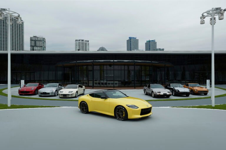 Quali sono le fasce di età più convenienti per l'assicurazione auto 52 auto parcheggiate con diverse generazioni