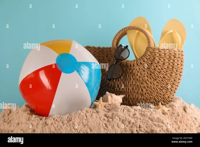 Dove trovare borse in paglia all'ingrosso per il tuo negozio 14 borse in paglia colorate su uno sfondo chiaro