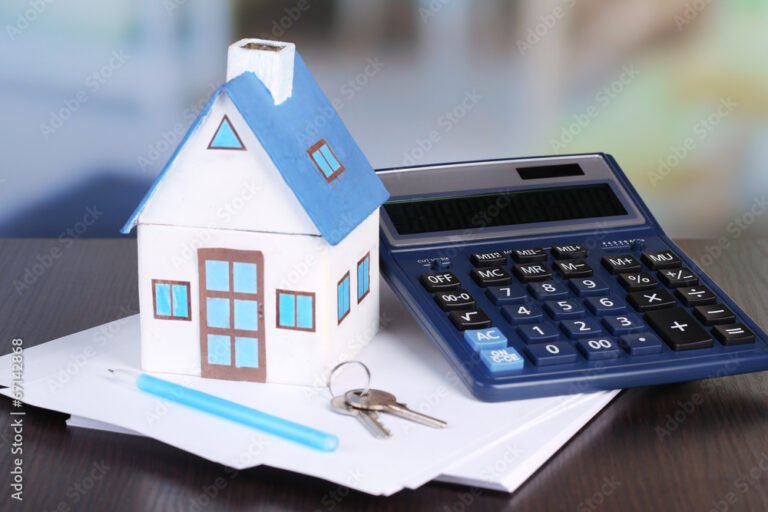 Come Posso Calcolare Il Tasso Del Mutuo In Modo Facile E Veloce 26 calcolatrice su un tavolo con una casa