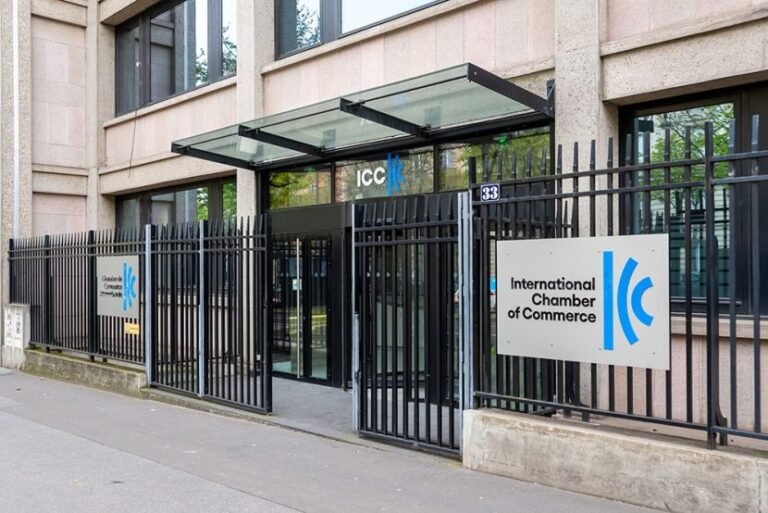 camera di commercio con vista esterna