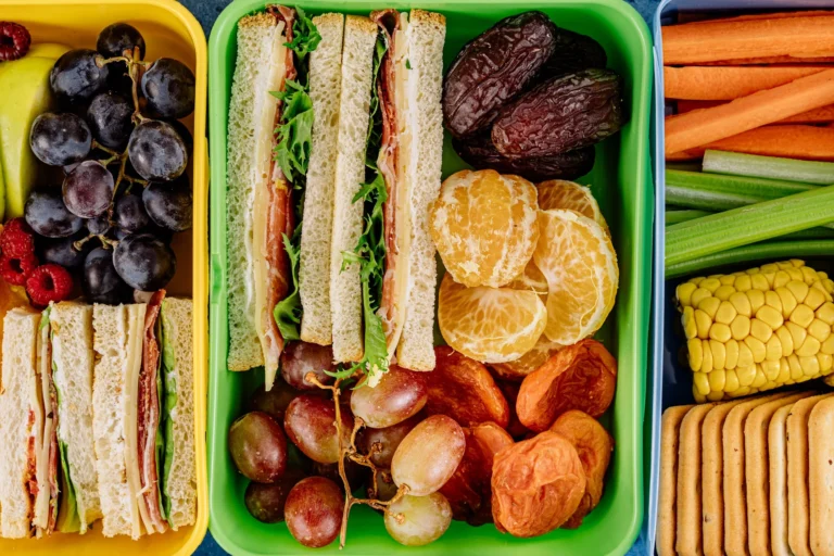 cibo fresco e appetitoso in una scatola