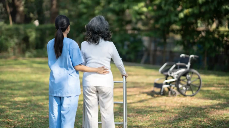 Quali sono i diritti e doveri previsti dal contratto collettivo nazionale colf e badanti 42 colf e badanti in un ambiente domestico