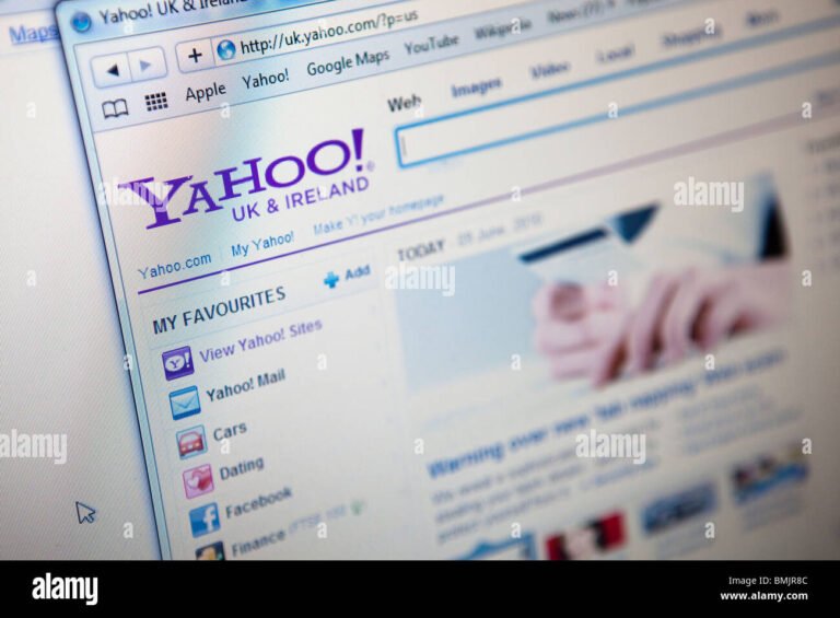 computer con schermo che mostra una ricerca online