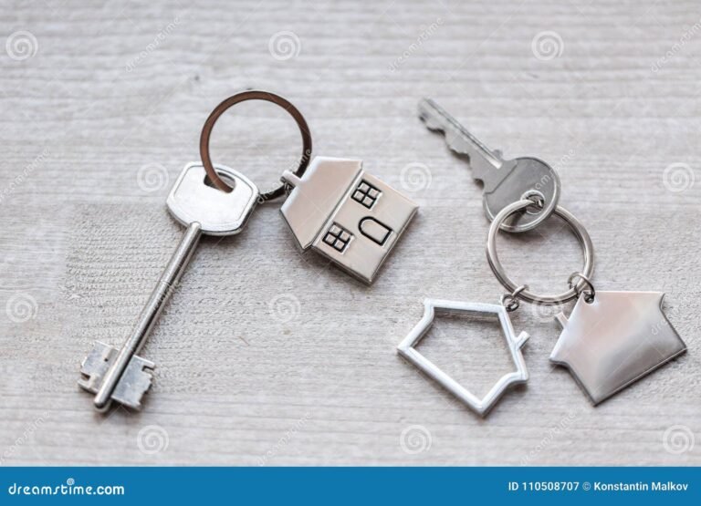 Come funziona il mutuo per la seconda casa con ipoteca su un altro immobile 59 due case con un lucchetto e chiavi