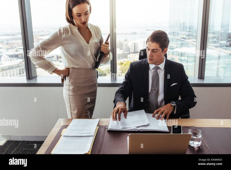 due soci che discutono un accordo commerciale