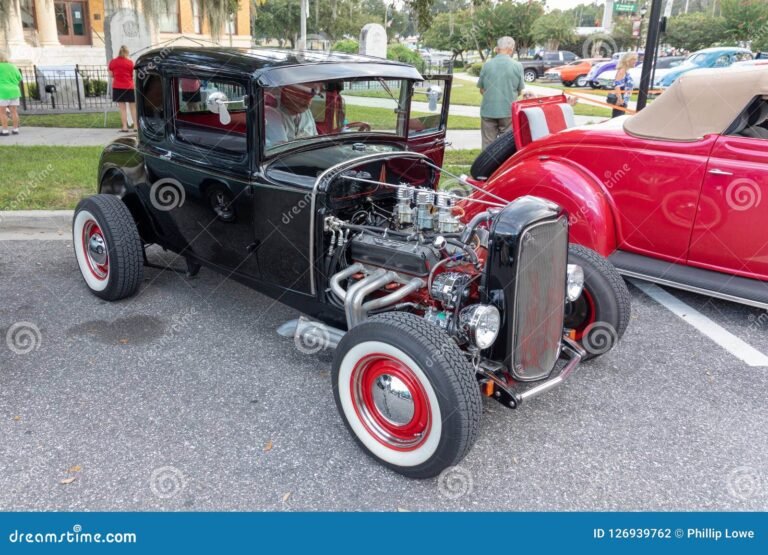 foto di una vintage automobile esposta