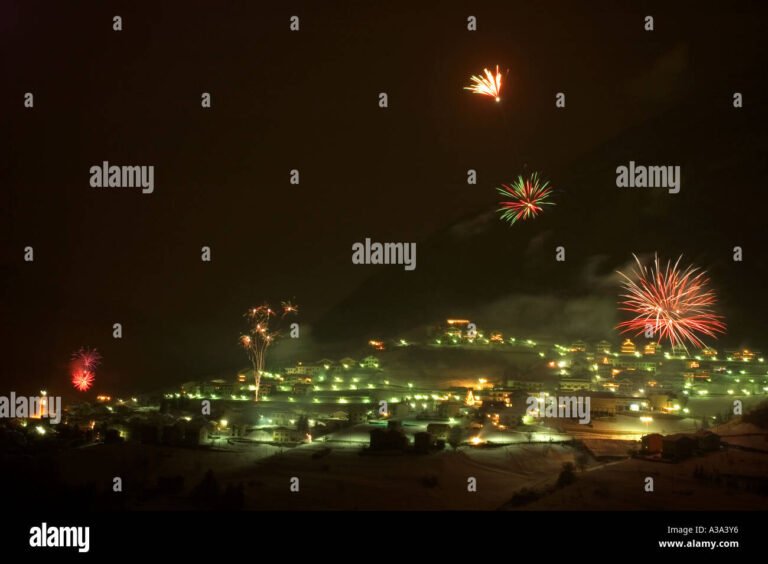 fuochi dartificio su un paesaggio friulano