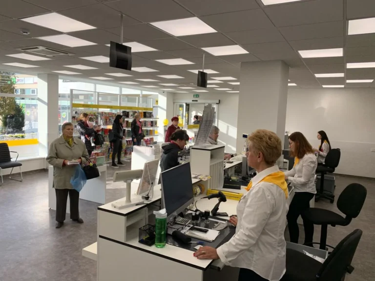 immagine di un ufficio postale moderno