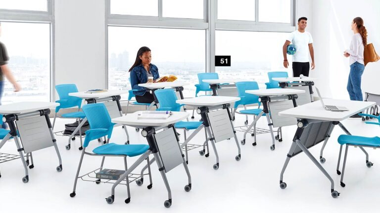 Quali Sono Gli Enti Accreditati Per La Formazione In Italia 3 immagine di una aula di formazione moderna