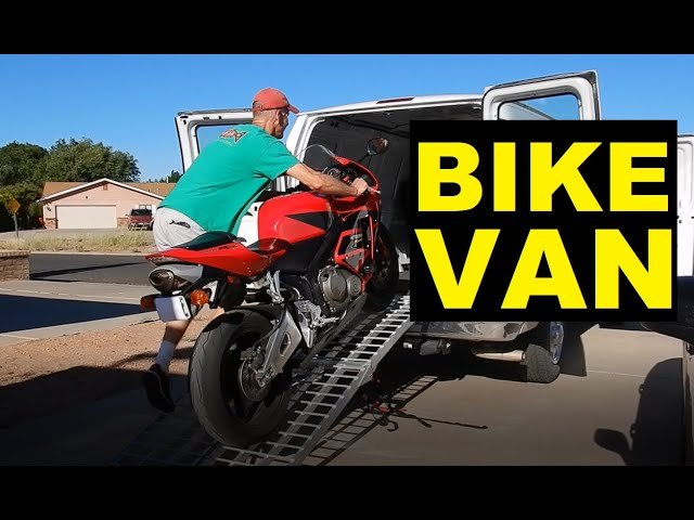 Come si effettua il trasporto di una moto su un furgone privato