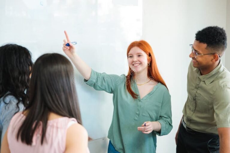 persone che discutono in un ambiente professionale