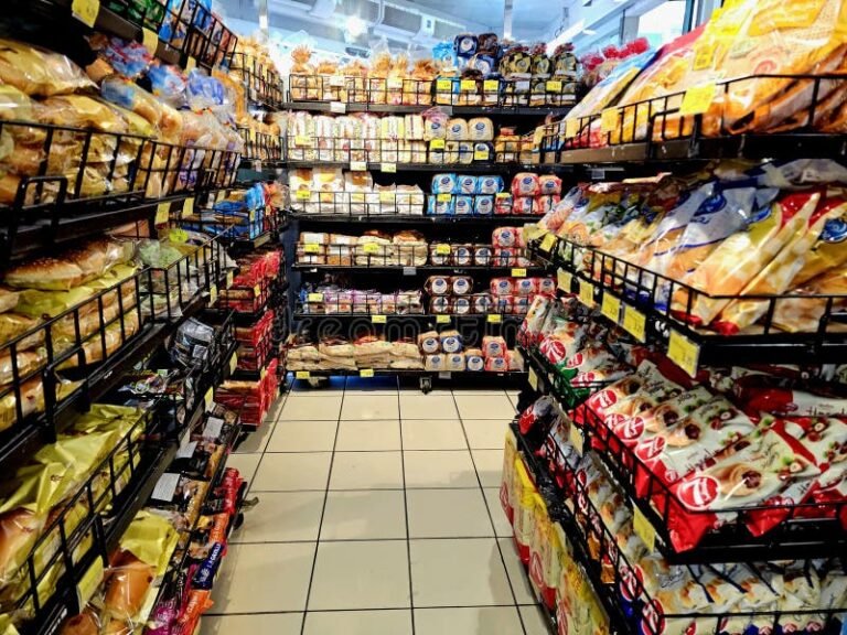 Quali sono i servizi offerti dalla Coop di Via della Pace a Padova 52 scaffali di prodotti freschi e confezionati