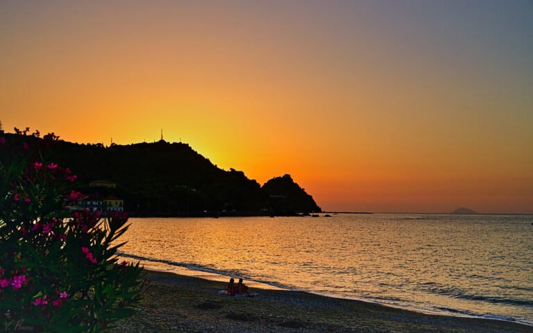 Come posso trovare lavoro a Capo d'Orlando Scopri i migliori consigli! 21 spiaggia di capo dorlando al tramonto
