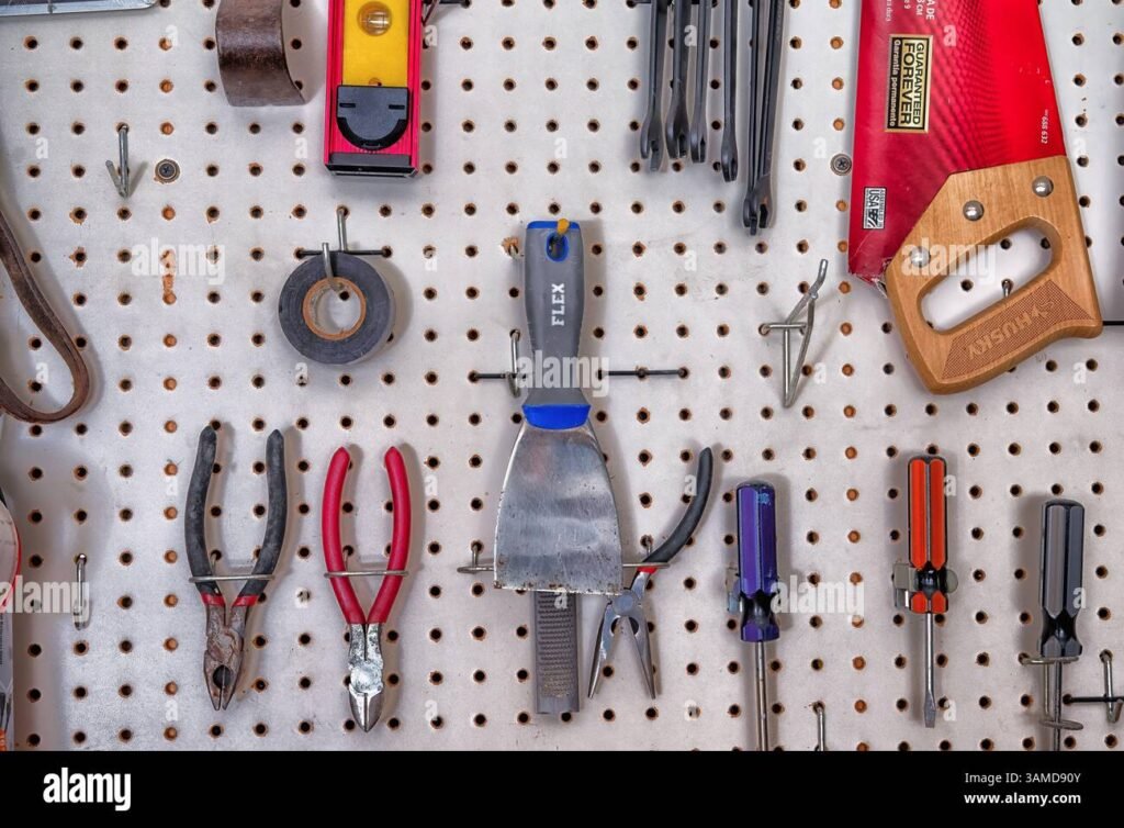 Cosa serve davvero per aprire un'officina meccanica di successo 1 strumenti meccanici disposti su un banco