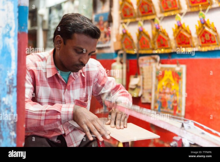 Quanto guadagna un artigiano con partita IVA in Italia Scopri i dettagli! 1 un artigiano al lavoro nel suo laboratorio