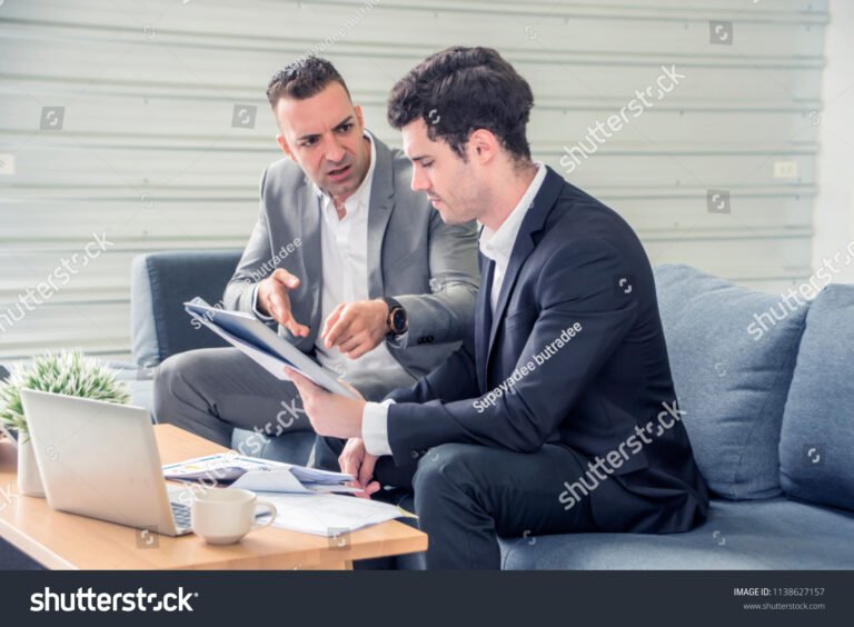 Cosa Devi Fare Se Hai Ricevuto una Notifica della Cartella Esattoriale 2 un avvocato che consiglia un cliente