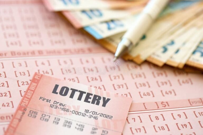 un biglietto della lotteria con scontrini