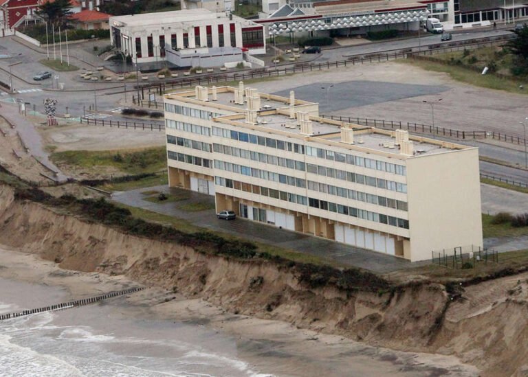 Cosa sono gli espropri per pubblica utilità Ecco un esempio pratico! 23 un cantiere con segnali di esproprio visibili