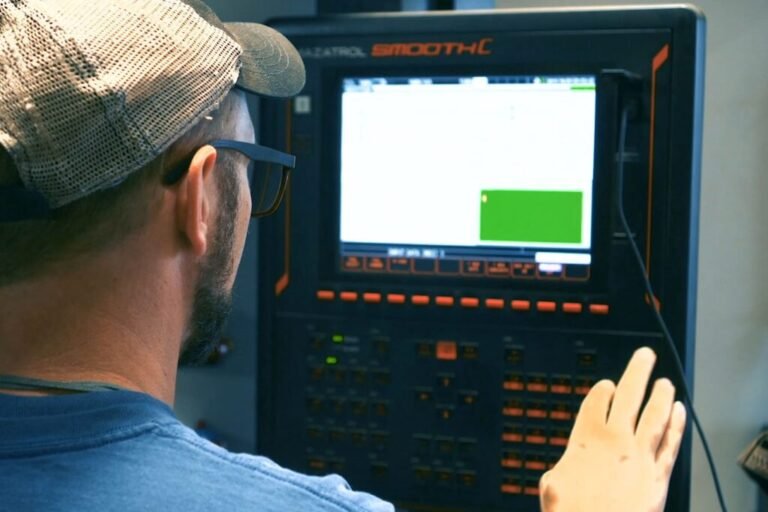 un computer con schermata di accesso pec