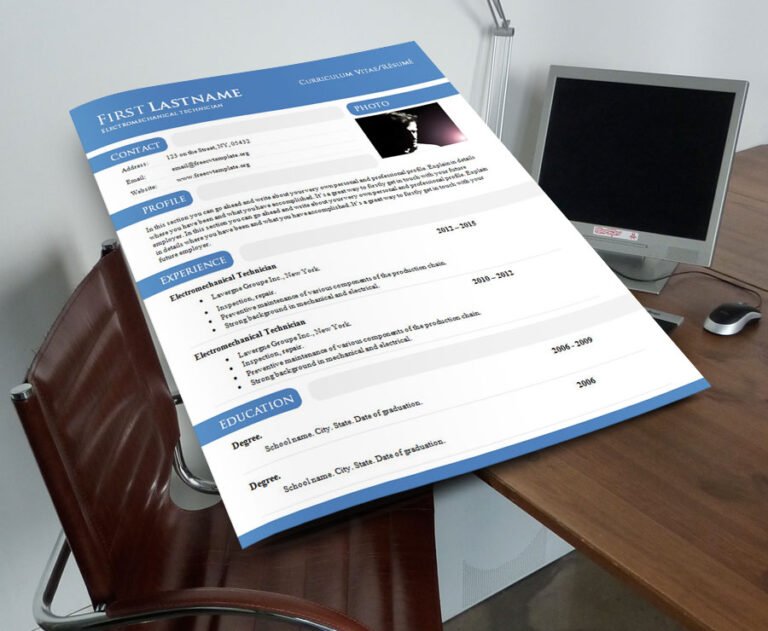 un curriculum europeo su una scrivania