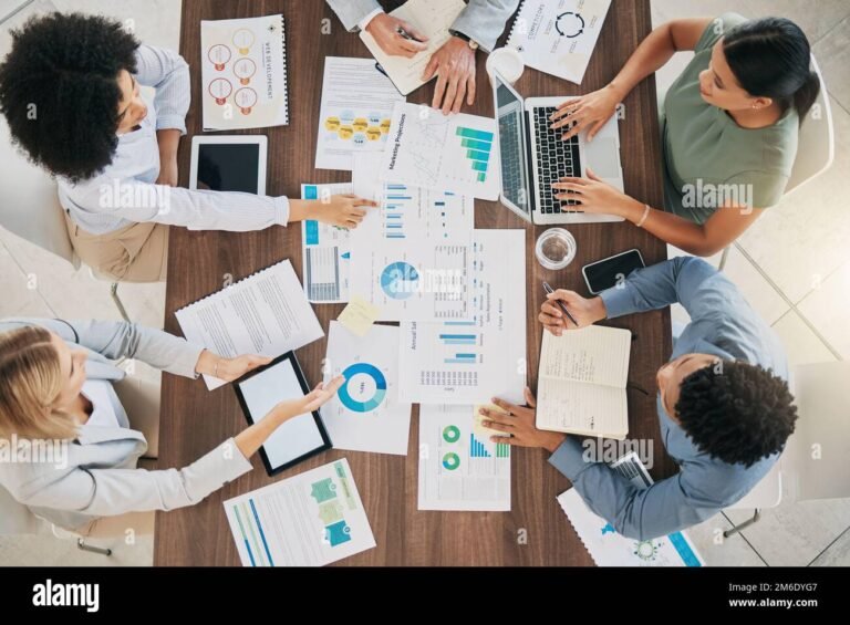 Quali sono gli ultimi bandi di gara pubblicati sulla Gazzetta Ufficiale 42 un gruppo di persone che analizzano documenti