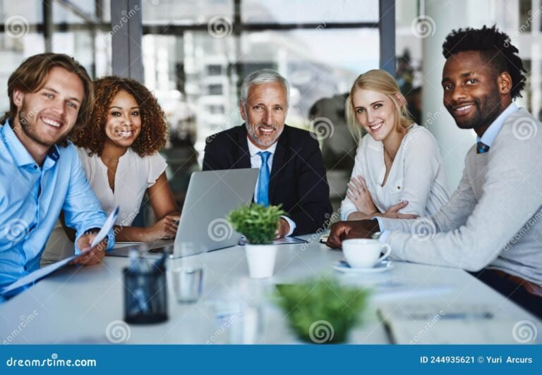 un team di professionisti in riunione