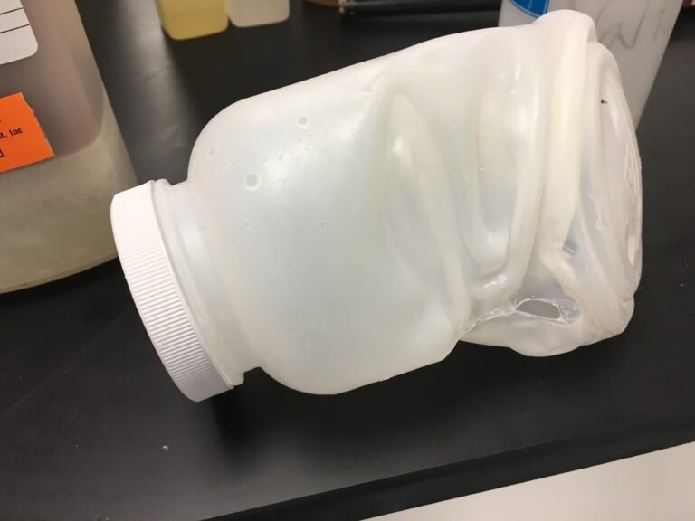 È sicuro utilizzare acido solforico nei tubi in PVC 55 un tubo in pvc con acido solforico versato