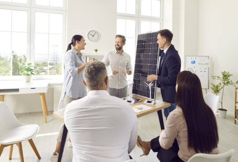 Chi è il garante per l'energia elettrica e quali sono le sue funzioni 34 un ufficio con persone che discutono energia