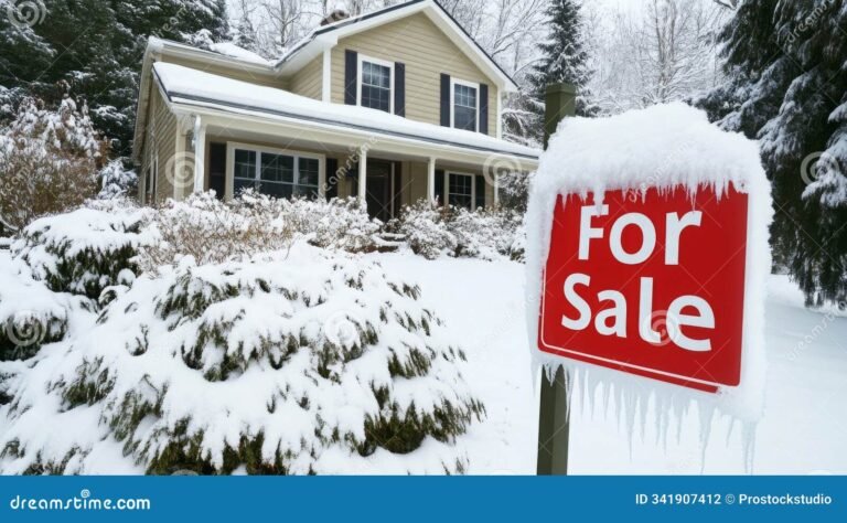una casa accogliente con un cartello vendita