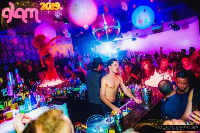 Cosa significa il termine “Striper in the Club” nel contesto della cultura pop