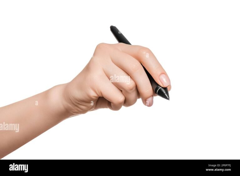 Che cos'è la firma digitale sulla carta nazionale dei servizi 7 una mano che firma con una penna digitale