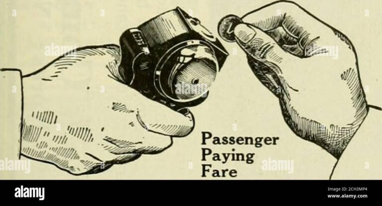 una mano che tiene una busta paga 1