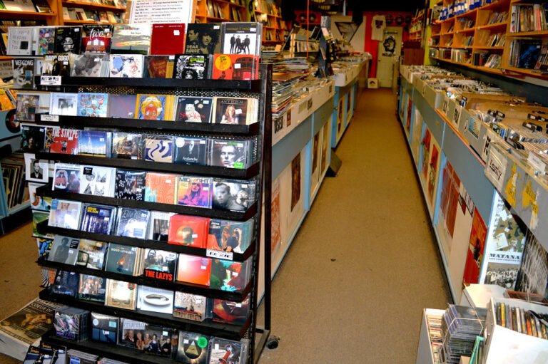 una panoramica di un negozio di musica