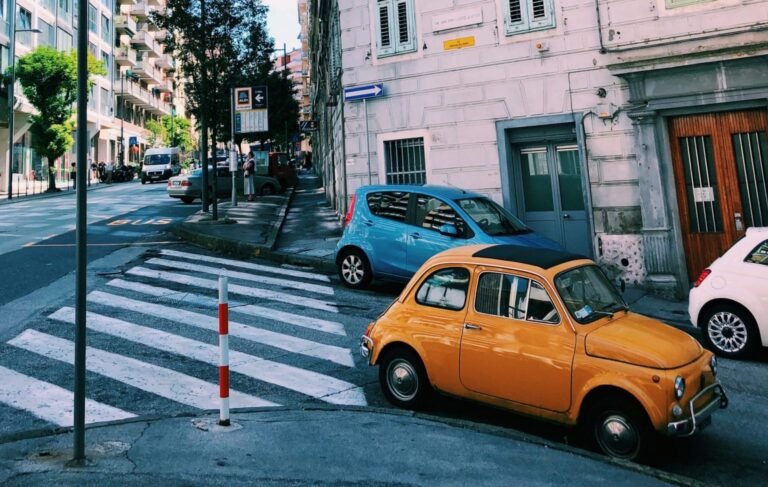 Quanti punti si possono accumulare sulla patente di guida in Italia 7 unautomobile su una strada italiana