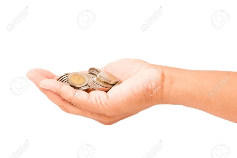 Cosa Sono le Ritenute d'Acconto e Come Funzionano nel Fisco Italiano 13 unimmagine di una mano che tiene monete