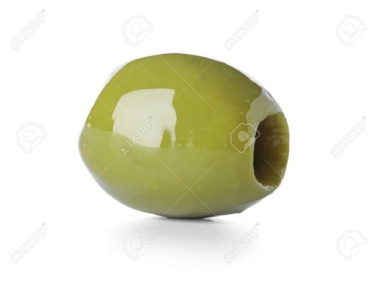 unoliva verde su sfondo bianco