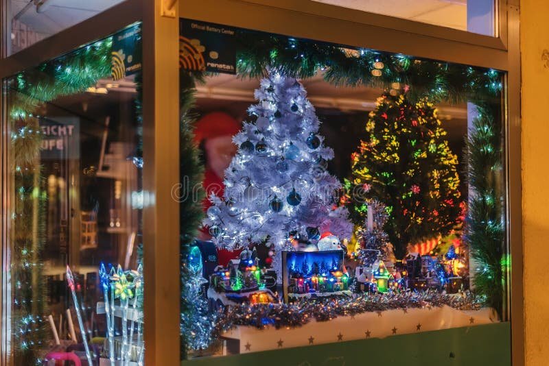 Come Allestire Vetrine di Natale per Attirare Clienti nel Tuo Negozio 5 Come Allestire Vetrine di Natale per Attirare Clienti nel Tuo Negozio