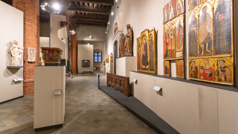 Quali mostre sono attualmente in corso al Palazzo Madama di Torino 49 vista del palazzo madama con esposizioni darte