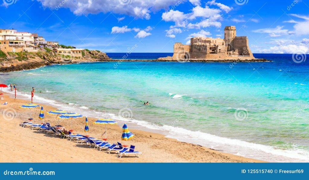 Cosa vedere a Isola Capo Rizzuto: le meraviglie delle Castelle 1 vista panoramica delle castelle a isola capo rizzuto