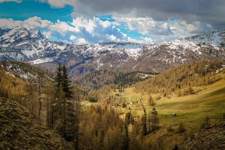 vista panoramica delle montagne alpine