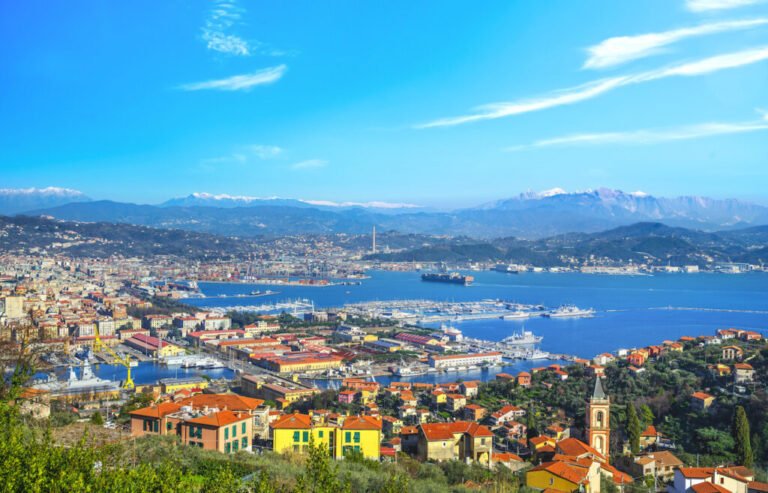vista panoramica di la spezia con case